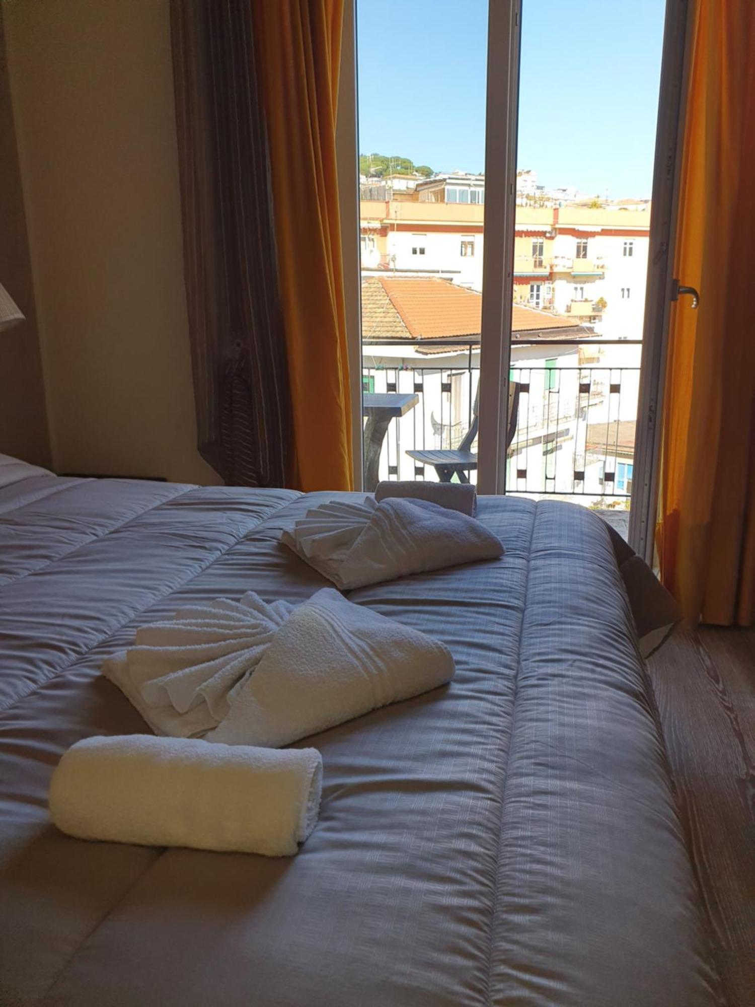 4Rooms Guest House Free Wi-Fi Salerno Exterior photo